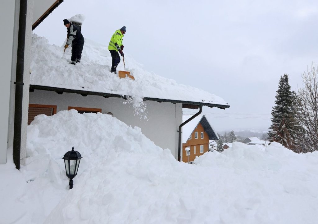 Les risques du poids de la neige sur votre toiture