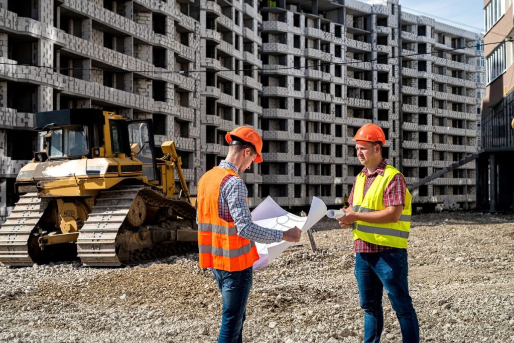 Quels sont les principaux facteurs qui influencent les coûts de construction des bâtiments résidentiels ?